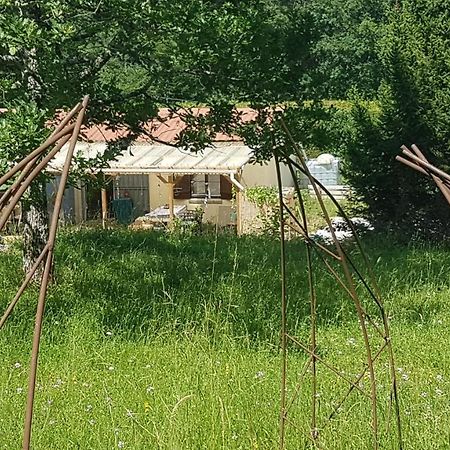 Lovely 2-Bed Shepherds Hut In A Forest Sougeres-en-Puisaye Dış mekan fotoğraf