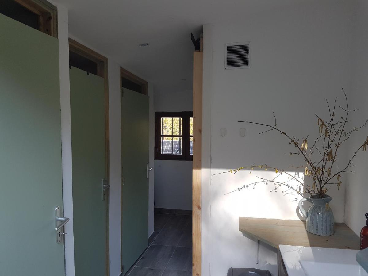 Lovely 2-Bed Shepherds Hut In A Forest Sougeres-en-Puisaye Dış mekan fotoğraf